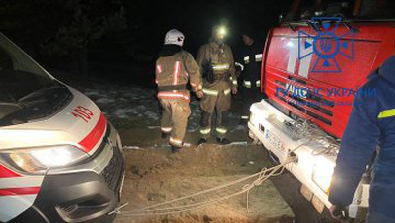 На Волині ввечері дорогою до пацієнта застрягла «швидка». ФОТО