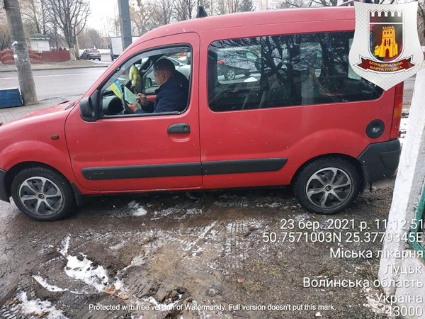 Луцькі муніципали показали автохама