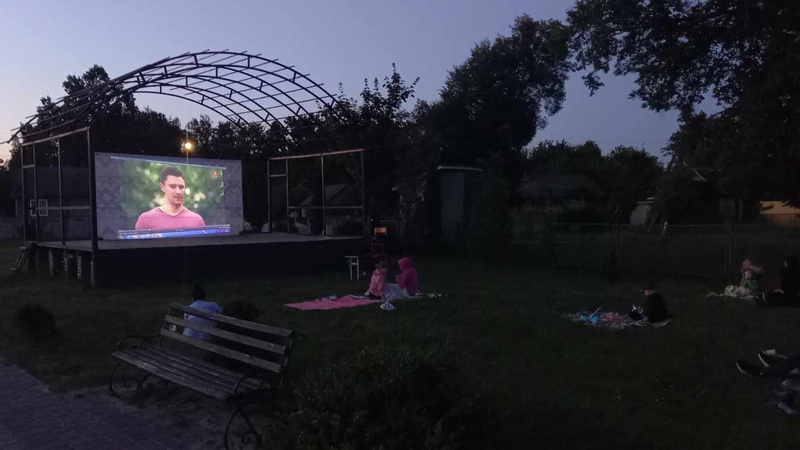 У селі на Волині організували кіноперегляд просто неба