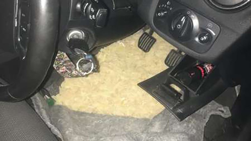 Волинянин, який віз через «Ягодин» 30 кілограмів бурштину, заплатить 51 тисячу штрафу