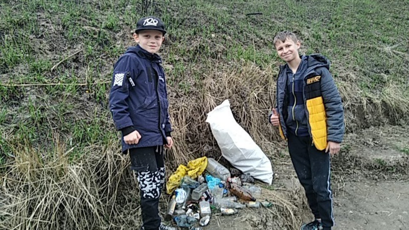 Юні рибалки самотужки поприбирали кар’єр у Нововолинську