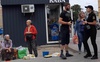 У Луцьку перехожі захищали від муніципалів бабусю, яка продавала груші