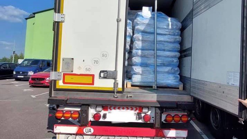 Через Волинську митницю чоловік намагався перевезти вантажівку сала з підробленими документами