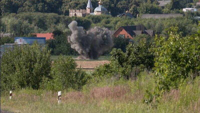 На Волині після збиття ракети знайшли 13 касетних боєприпасів: пошуки тривають