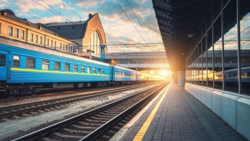 Через ворожі обстріли затримується потяг, який курсує через Волинь