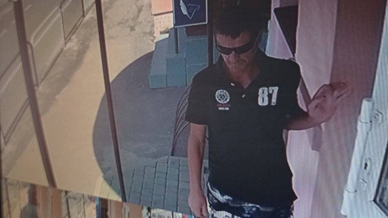 У Володимирі чоловік привселюдно поцупив упаковки банок