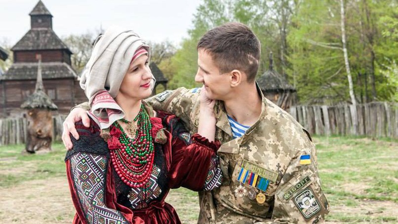 До Дня матері армійці сфотографувалися зі своїми неньками