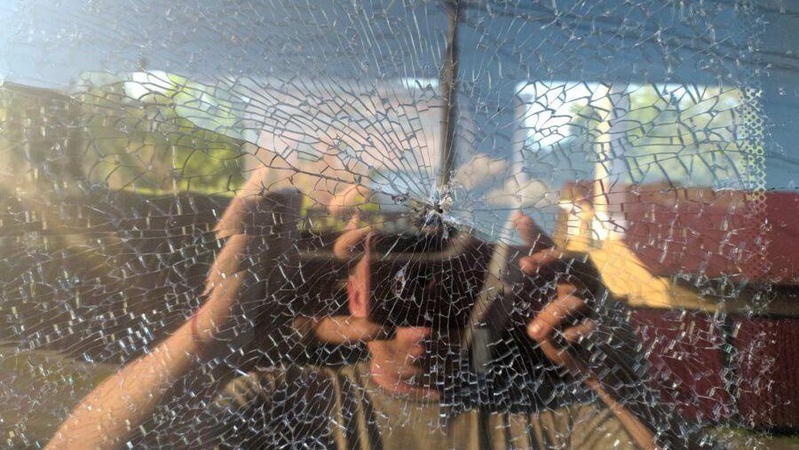 На автобусній зупинці у Ковелі обстріляли маршрутку