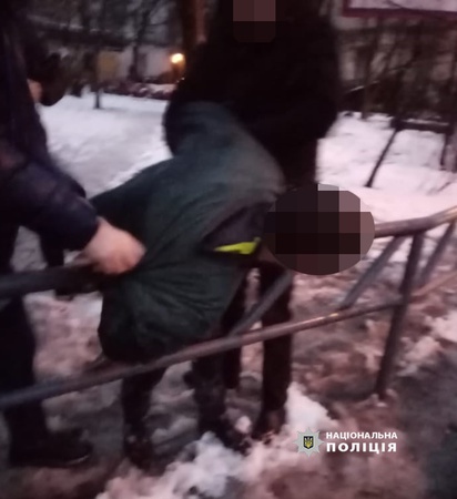 В квартиру лучанки вдерся чоловік в масці і з ножем. Що відомо