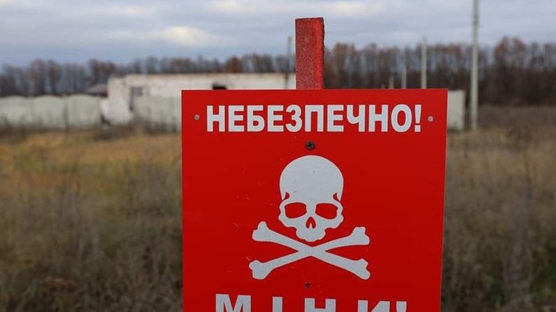 На Волині через грозу здетонувала міна: у двох селах зруйнована дорога