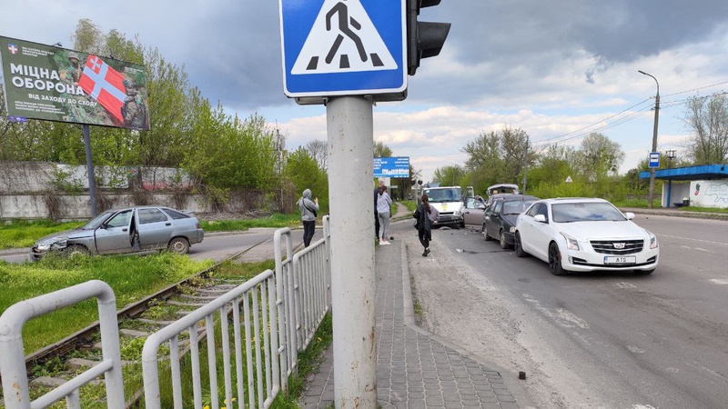 У Луцьку зіткнулися чотири автівки