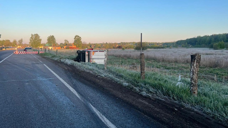 У місті на Волині вантажівка злетіла у кювет
