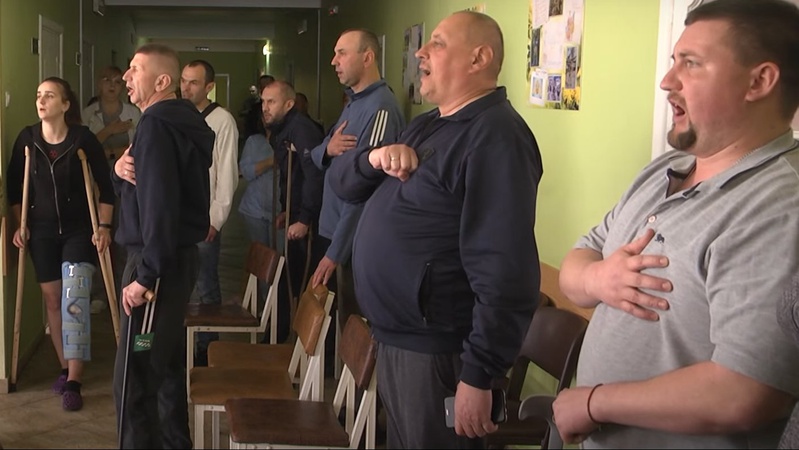 В госпіталі у Луцьку організували концерт для військових