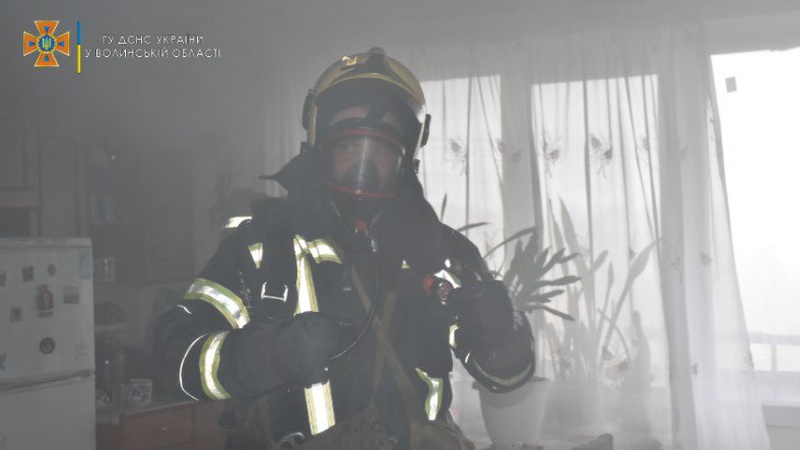 Деталі пожежі у луцькій дев’ятиповерхівці на Відродження. ФОТО. ВІДЕО