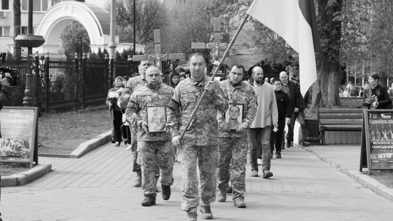 У Луцьку провели в останню путь Захисників Дмитра Домарецького та Сергія Козара