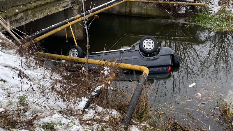 На Ковельщині авто злетіло з мосту: двоє загиблих