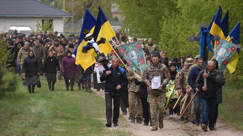 За рік дослужився до лейтенанта: на Волині попрощалися з Героєм Романом Хрупчиком