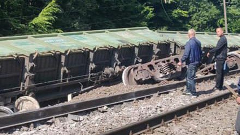 На Львівщині зійшли з рейок 13 вагонів. ФОТО. ВІДЕО