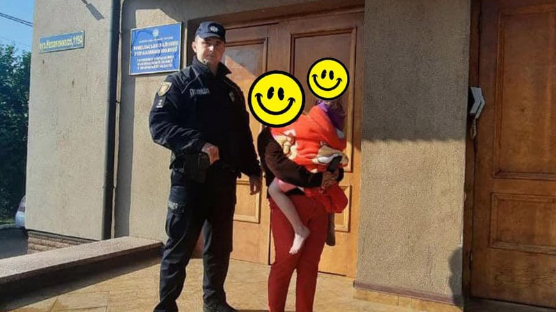 На Волині патрульні повернули мамі загублену дитину