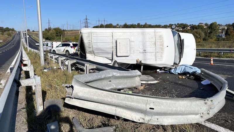На Трасі Луцьк – Рівне у ДТП загинув водій буса. ФОТО