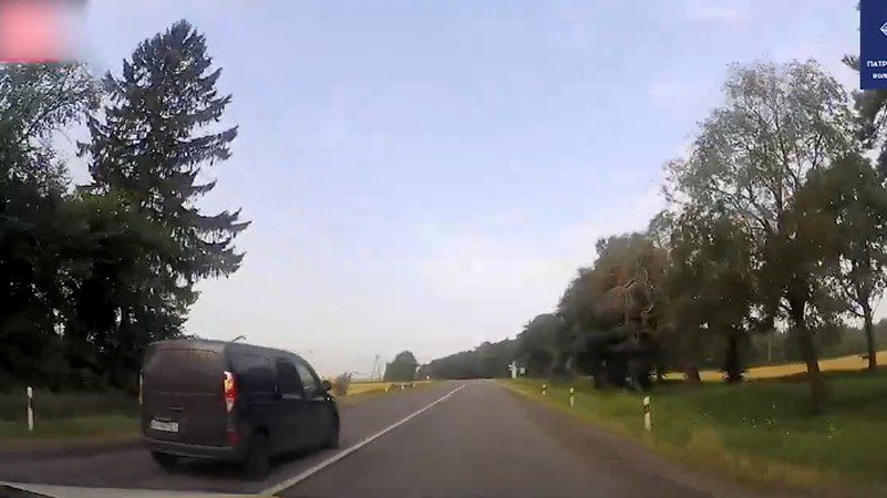 На Волині водій зухвало порушив ПДР на очах у поліцейських