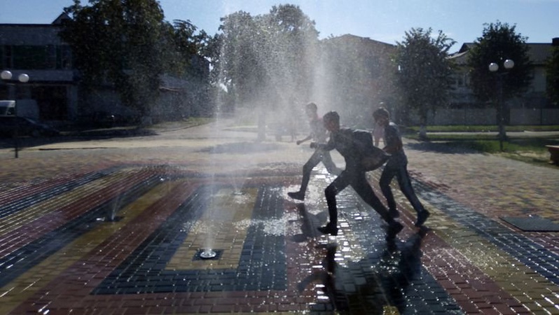 У центрі Старої Вижівки замість ями з’явився фонтан