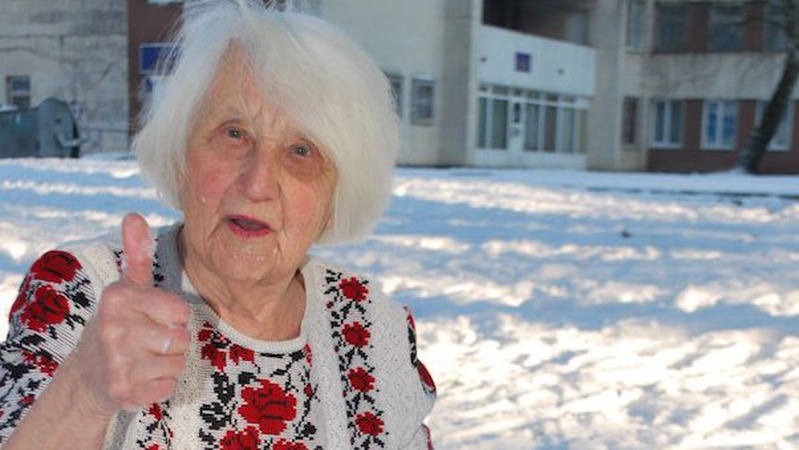 Обтирається снігом та їздить на екскурсії: 84-річна лучанка поділилася секретами довголіття