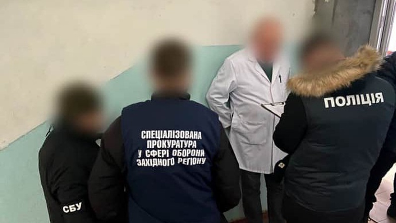 На Волині працівник ВЛК вимагав 6 тисяч доларів у хворого бійця ЗСУ