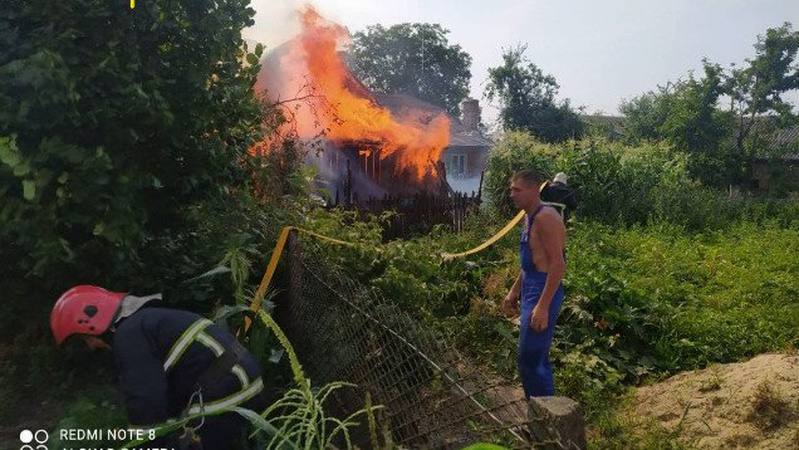 За добу на Волині горіли господарська будівля і трактор