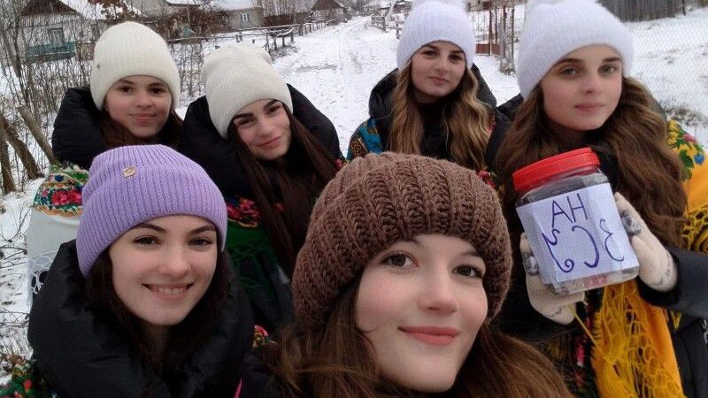 Колядники з Волині зібрали понад 700 тисяч на підтримку ЗСУ. ФОТО