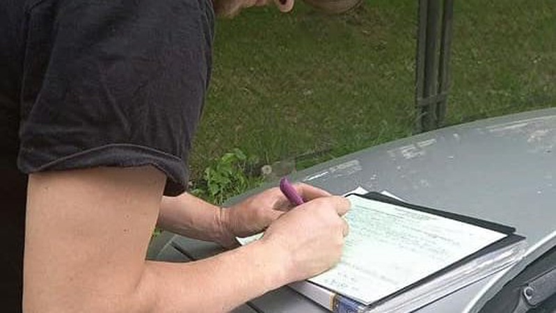 Муніципали оштрафували керівника столичної фірми за рекламу в Луцьку