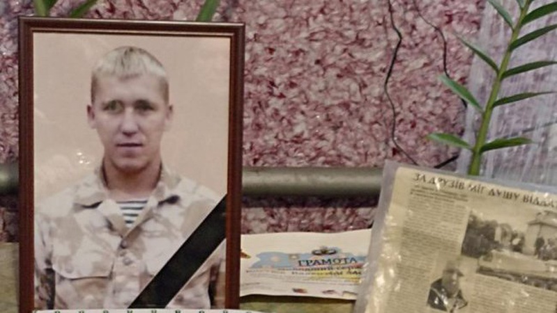 Батькам загиблого Героя Валентина Костюка вручили нагороду сина. ФОТО