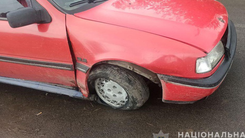 На Волині п’яний водій в’їхав у бордюр: про аварію повідомили перехожі