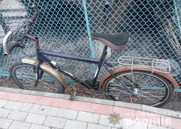 Волиняни вкрали у чоловіків телефон, рюкзак і велосипед