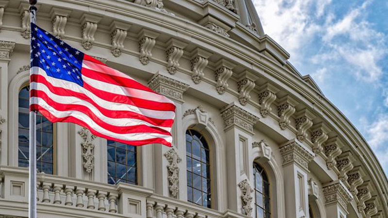 Рішення про 40 мільярдів доларів допомоги Україні пройшло процедурне голосування в Сенаті США