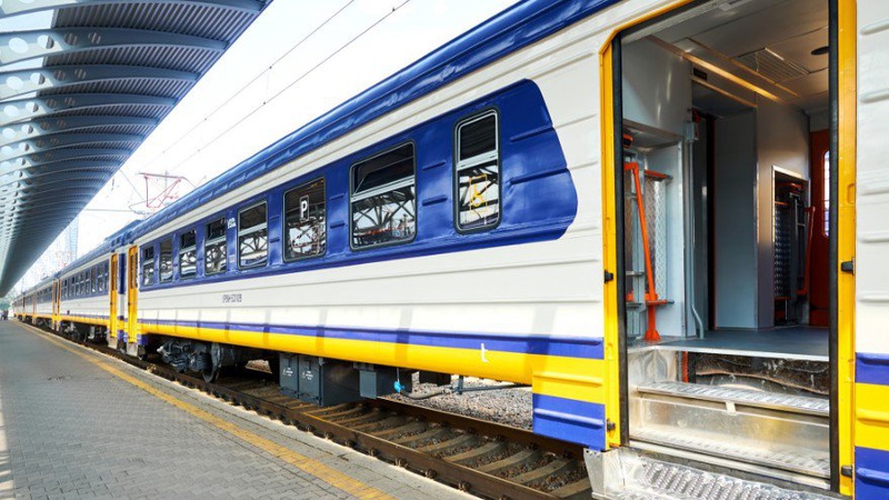 Укрзалізниця запустила жіночі купе