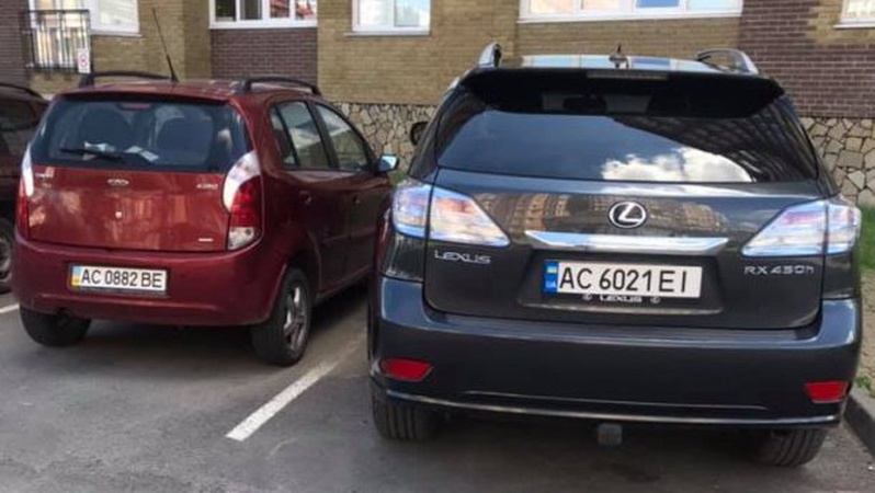 У Луцьку викрали Lexus