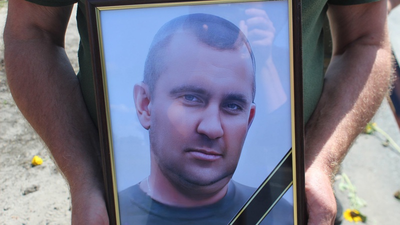 У селі на Волині попрощалися з українським захисником Олегом  Новосадом