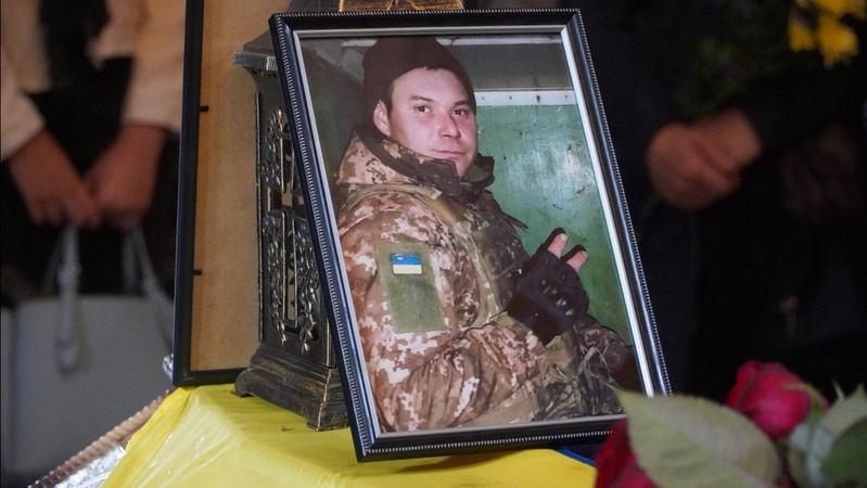 У Володимирі попрощалися зі старшим сержантом Андрієм Рудаковим