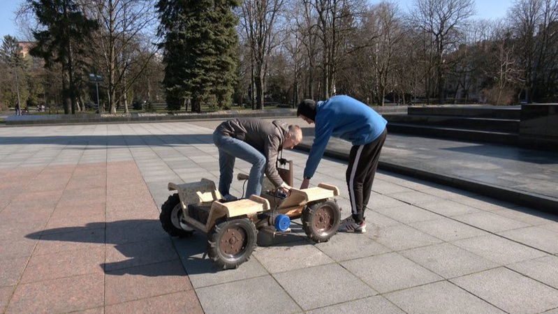 Волонтер з Луцька розробив мобільну платформу для евакуації поранених з поля бою