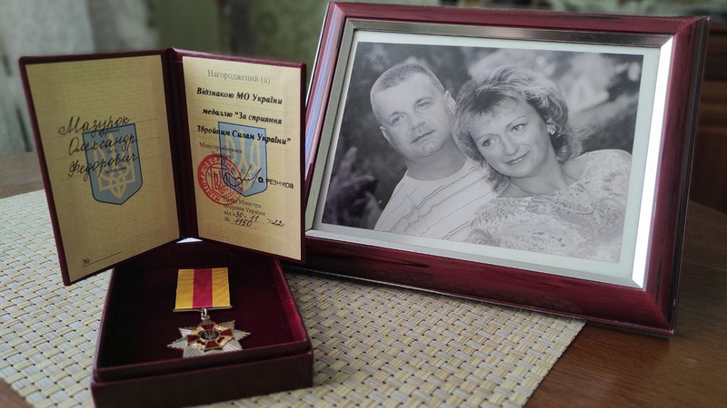 Волонтер з Нововолинська отримав нагороду від Залужного