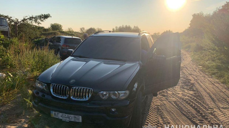 Хотів нагребти піску: поблизу Ковеля чоловік наїхав на поліціянта через перевірку на законність видобутку