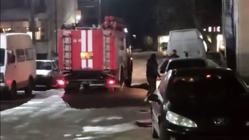 В місті на Волині у квартирі горіла їжа: на місці працювали пожежники. ВІДЕО