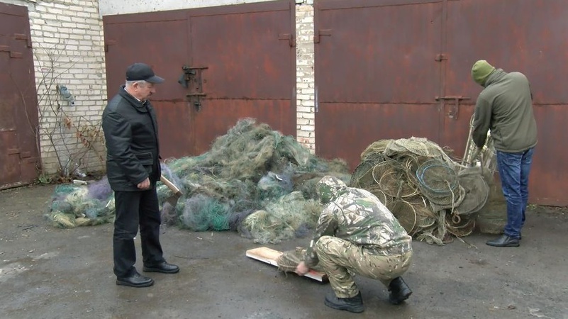 У Луцьку екоінспектори знищили майже 10 кілометрів браконьєрських сіток