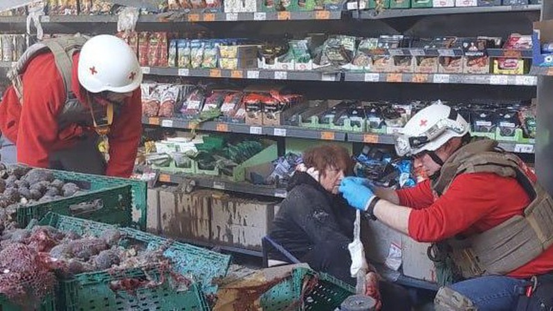 Світ повинен це бачити та знати: Зеленський повідомив про 21 загиблого у Херсоні. ФОТО 18+