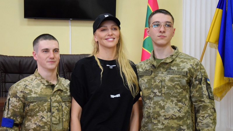 Оля Полякова зустрілась з Волинськими прикордонниками