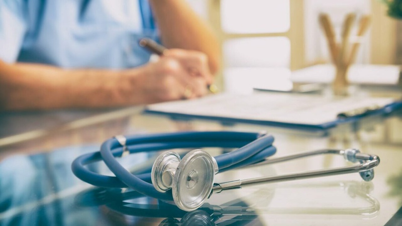 Випив, заснув, прокинувся в реанімації: на Волині медики рятують чоловіка з переохолодженням