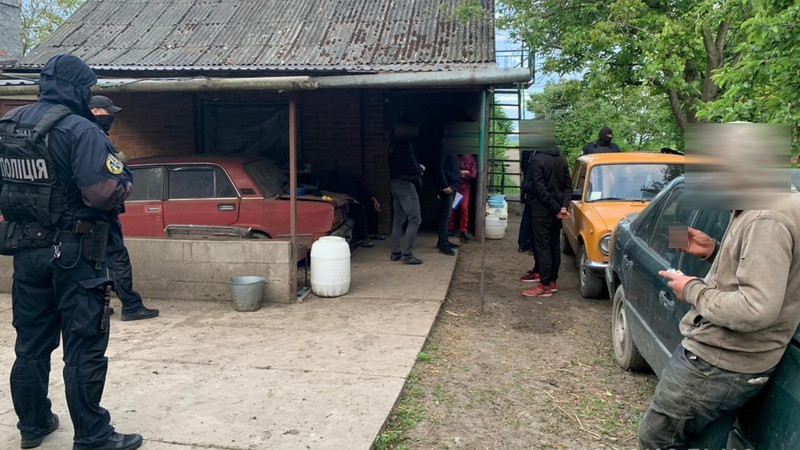 На Волині судитимуть жінку за експлуатацію людей, яких утримувала в хліві