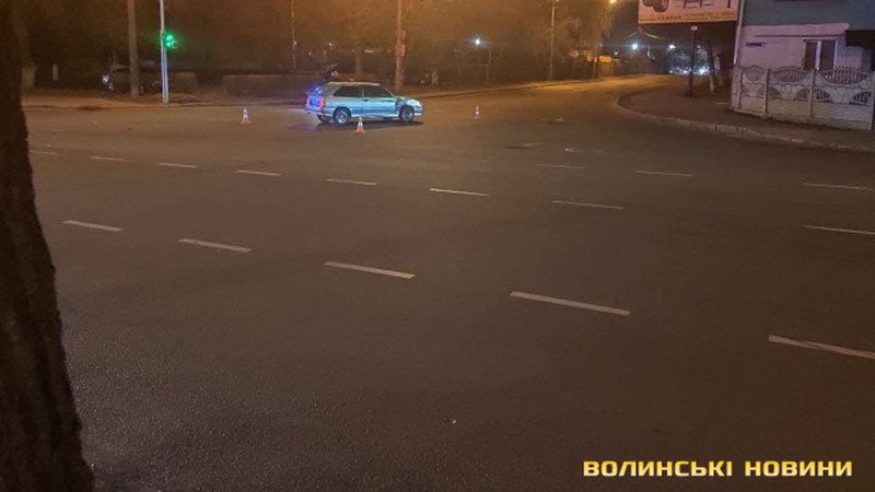 На Ковельській у Луцьку мотоцикліст врізався в легковик