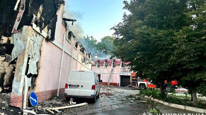 Обстріли Херсонщини: поліція показала моторошні фото